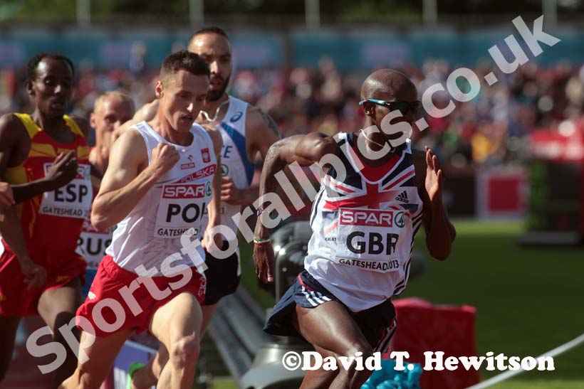 Mo Farah (GB) during the 5000 metres at the European Athletics Team Championships.